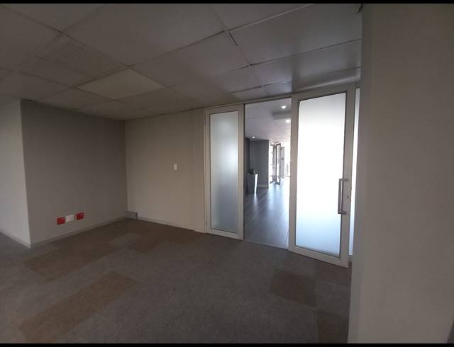 486M² OFFICE TO LET IN BRYANSTON